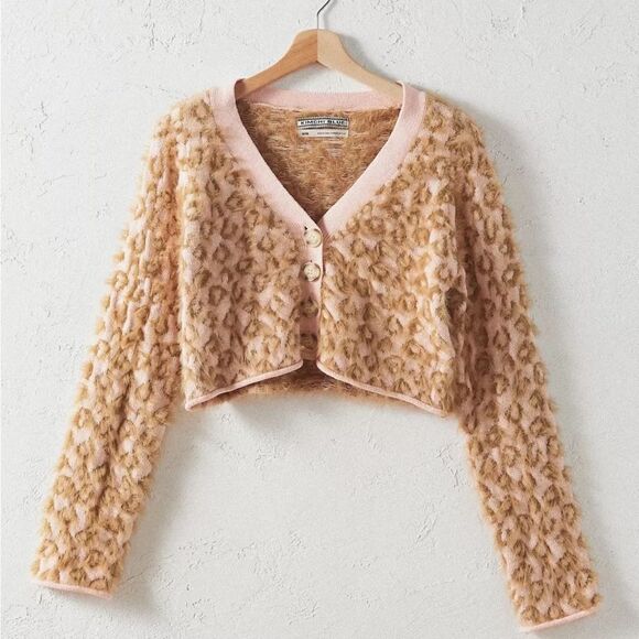 Kimchi Blue Meo Cardigan Pink Animal Print Cropped Button Front Women's NEW - Picture 1 of 8